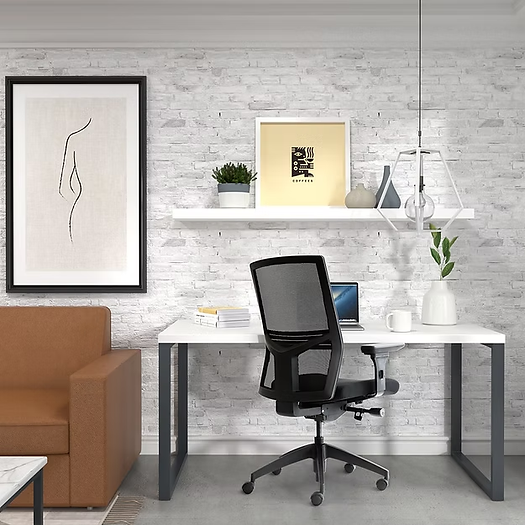 Bureau moderne ergonomique pour améliorer confort et productivité au travail
