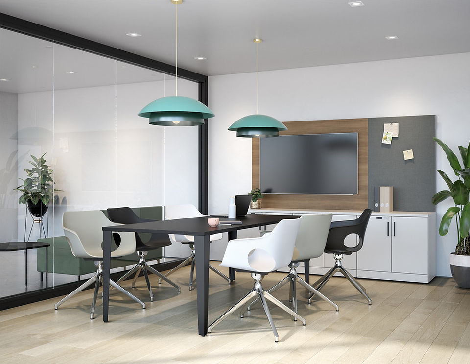 Salle de réunion moderne avec écran de présentation et mobilier blanc